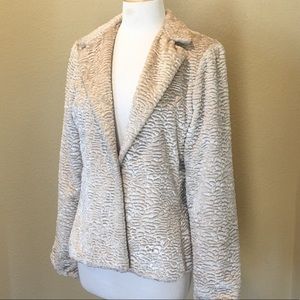 Wendy Hil cream textured blazer style jacket